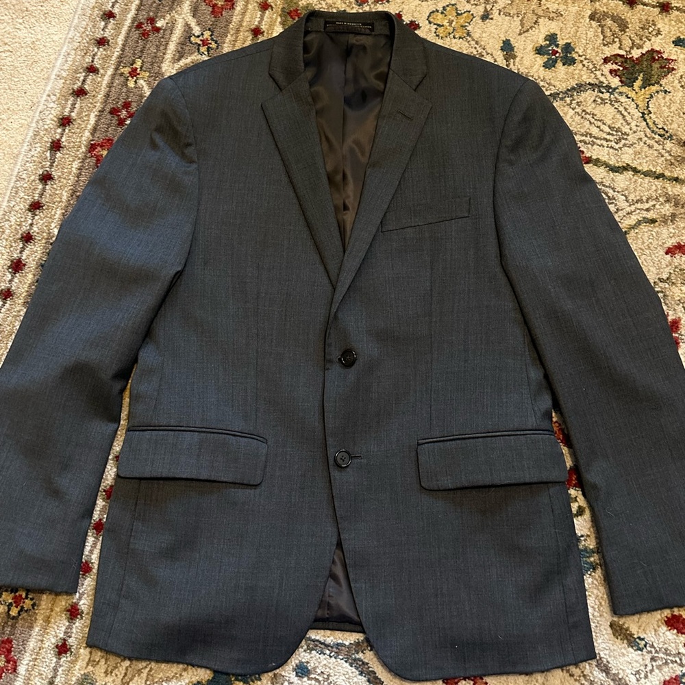 Men’s 40R gray suit, very good condition